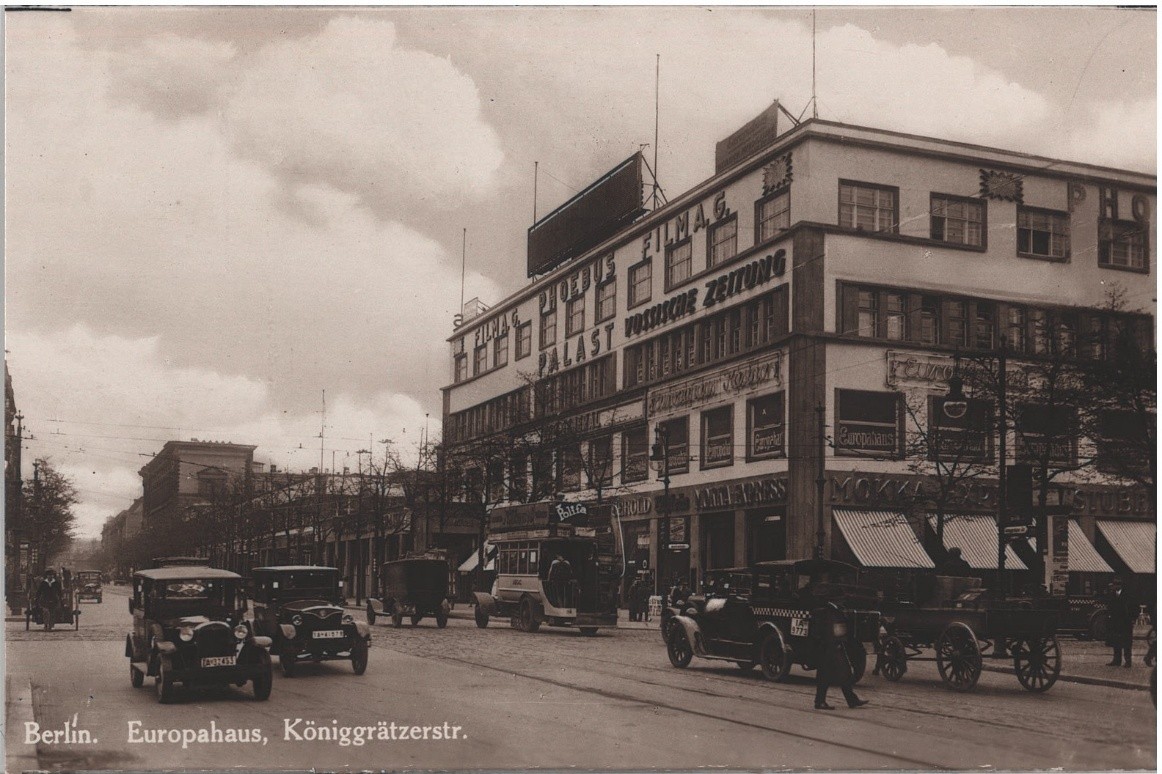 Photographic postcard captioned "Berlin. Europahaus, Koeniggraetzerstr.": a corner building carrying roof lettering for Phoebus Film A.G. and the Phoebus-Palast, with cars, a double-decker bus and a horse cart in the street below